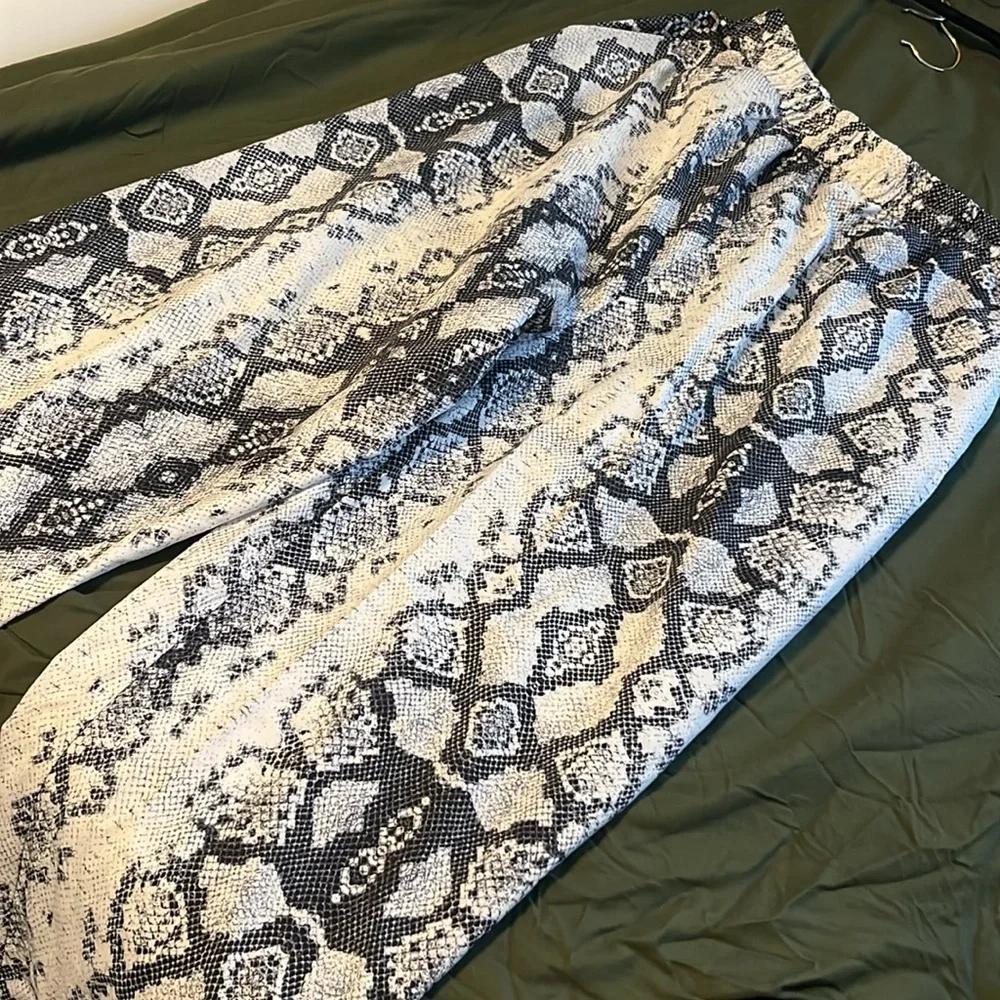 snake pants - Picture 3 of 4